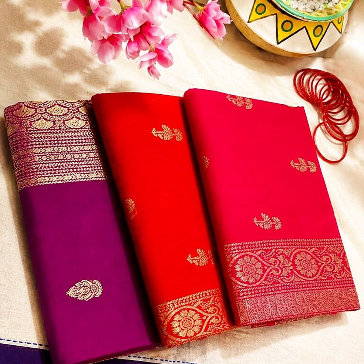 আপনার প্রিয় রঙ কোনটা—লাল, গোলাপি, না আকাশি?